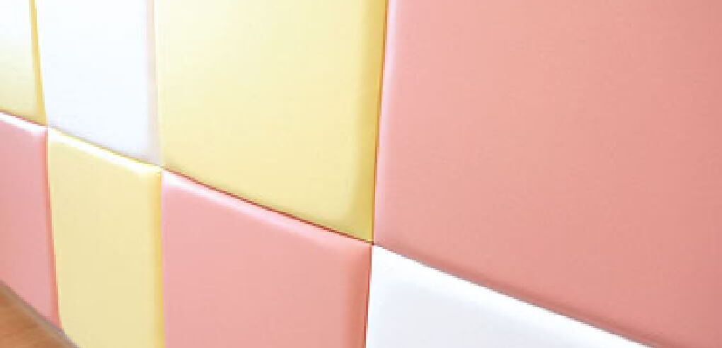 クッション材の壁