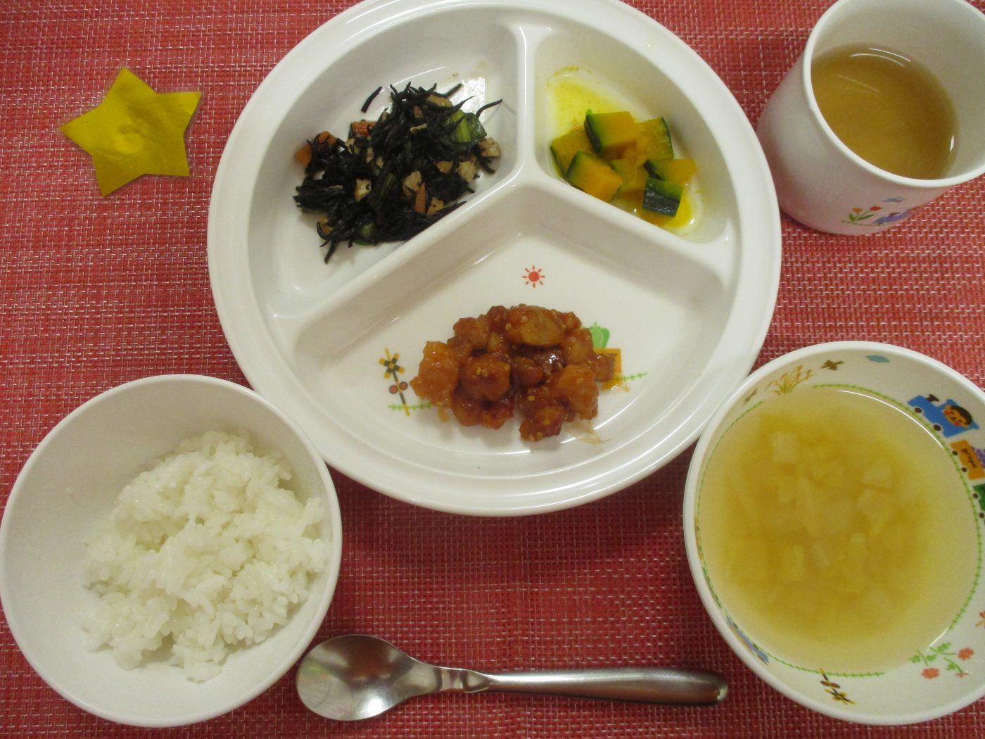 【3月28日㈮の給食・おやつ】