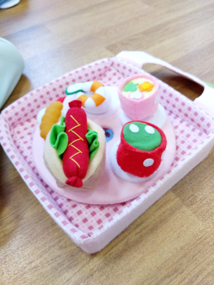 布やビニールやボタン等の玩具 