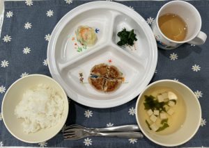 8月14日(月)の給食・おやつ