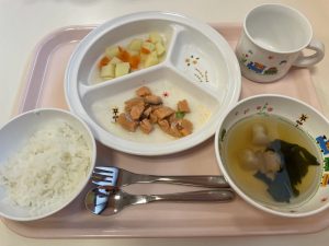 3月3日(金)の給食・おやつ