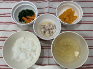 3月31日(金)の給食・おやつ