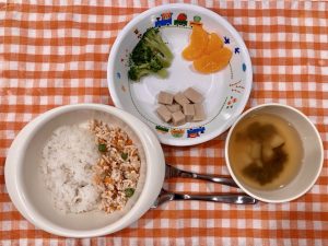 10月23日（月）の給食・おやつ