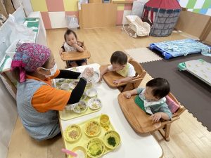 🍚給食おいしいね【０歳児🍑もも組】🍙