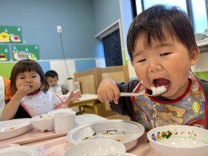 😊給食おいしいね🎶