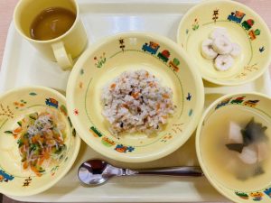 3月8日(火)の給食・おやつ