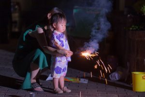 おうちで花火を楽しもう！手持ち花火の注意点