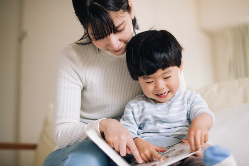 自宅で絵本の読み聞かせを習慣に