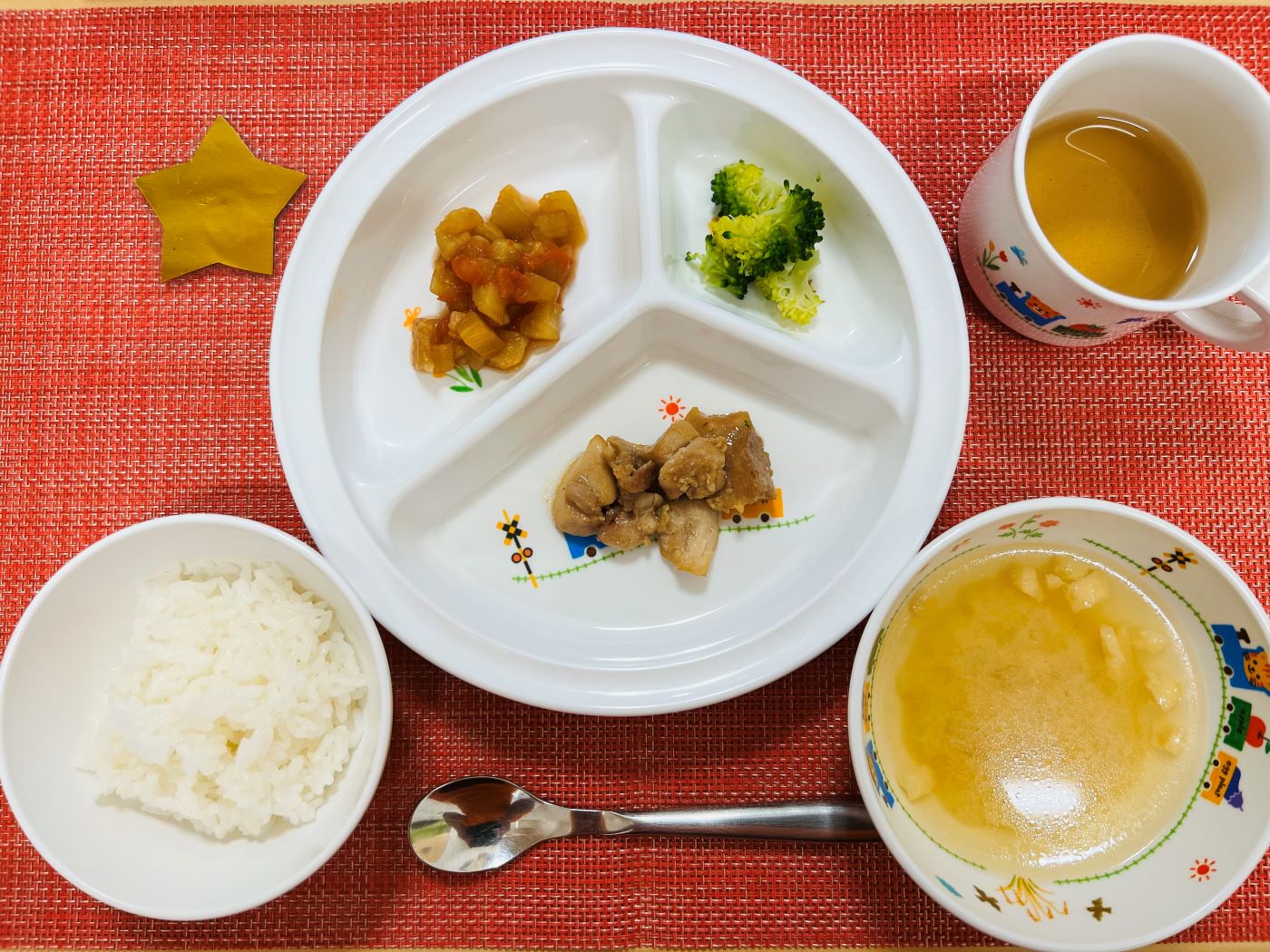 【4月26日㈮の給食・おやつ】