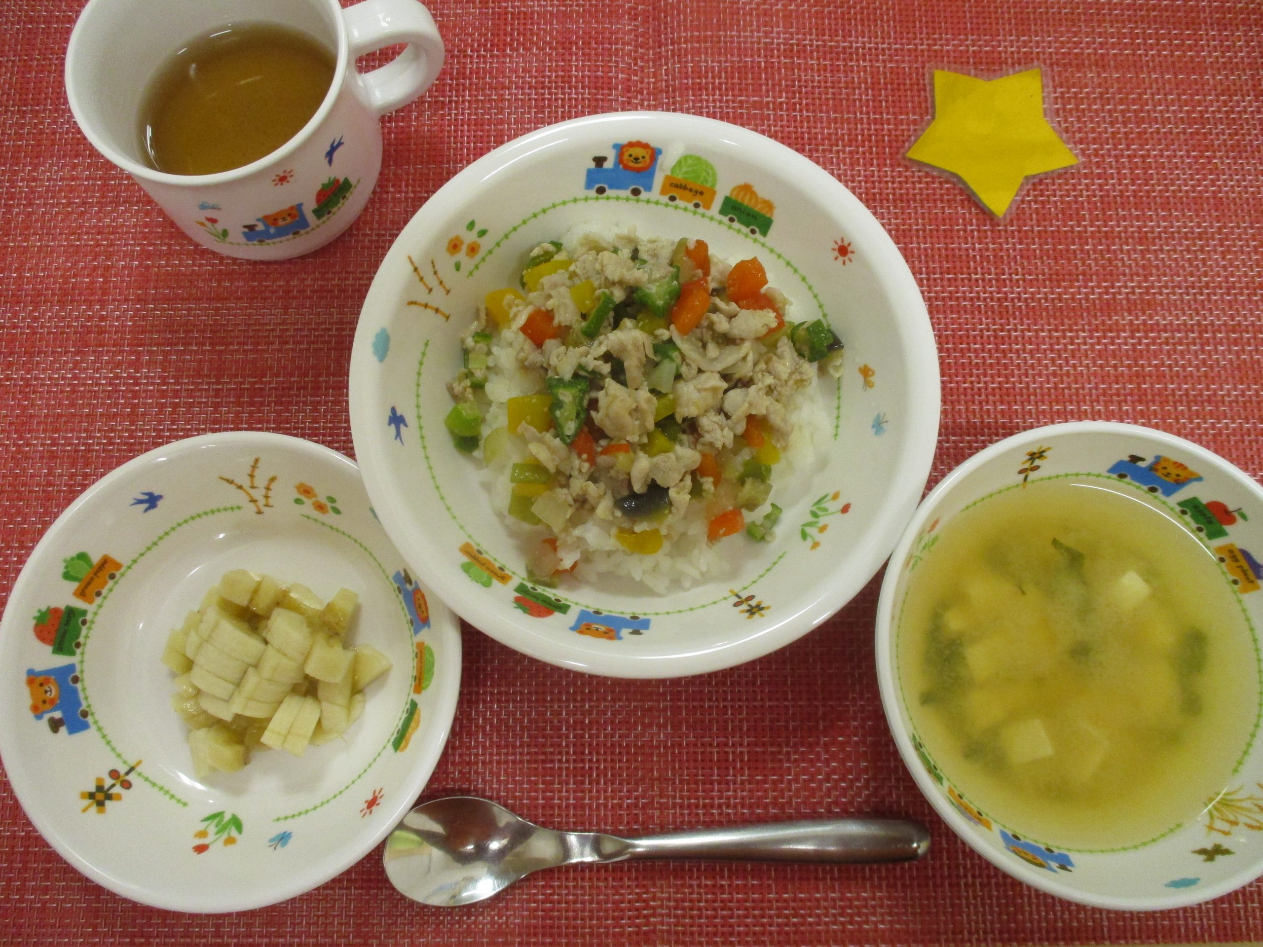 【8月7日㈭の給食・おやつ】