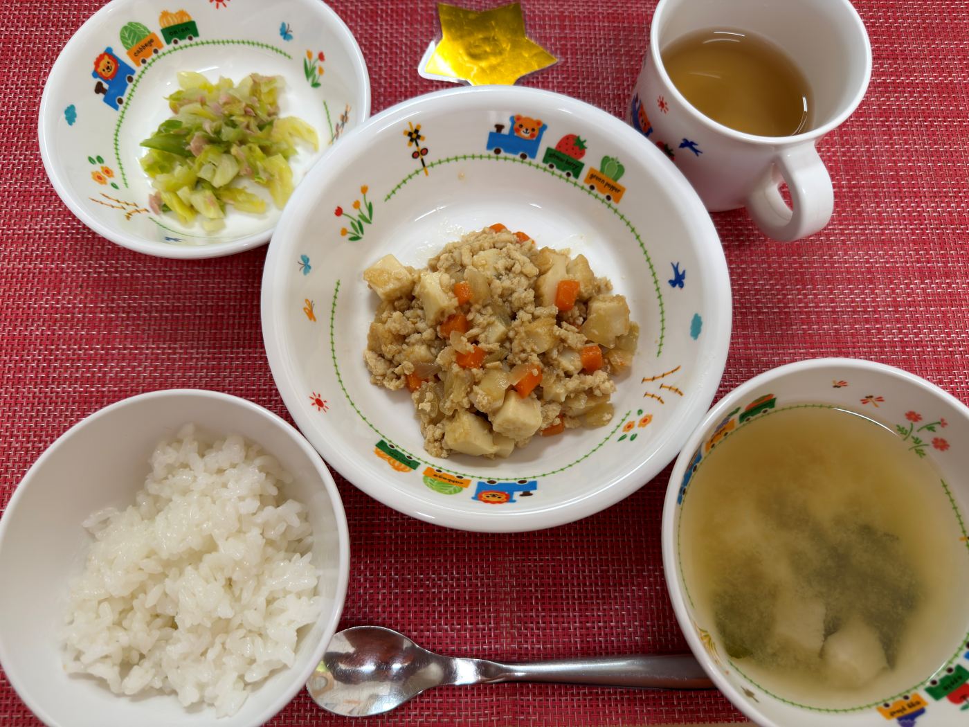 【2月24日㈫の給食・おやつ】
