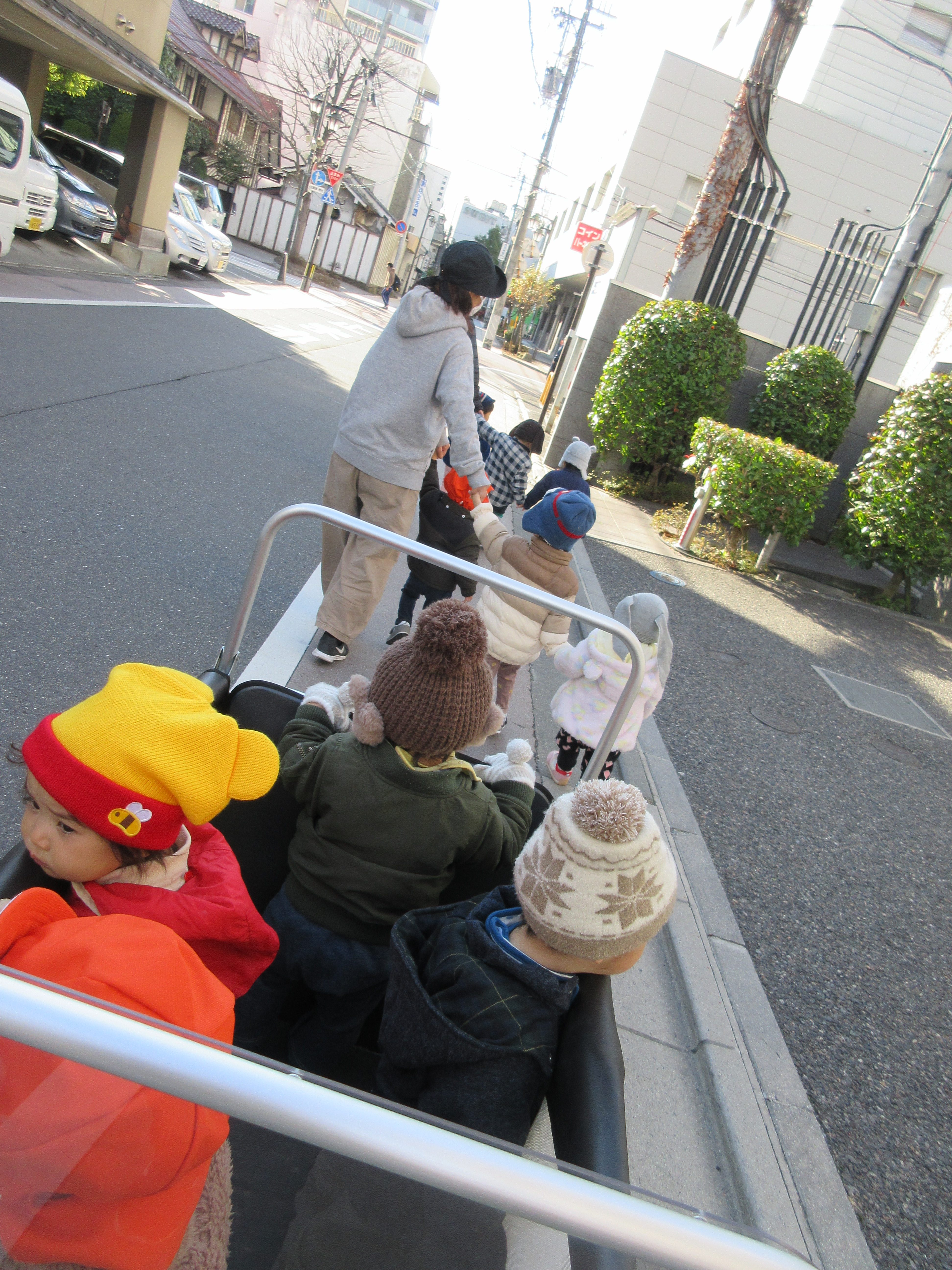 １２・９　クリスマスツリー＆ぬり絵＆芝生公園