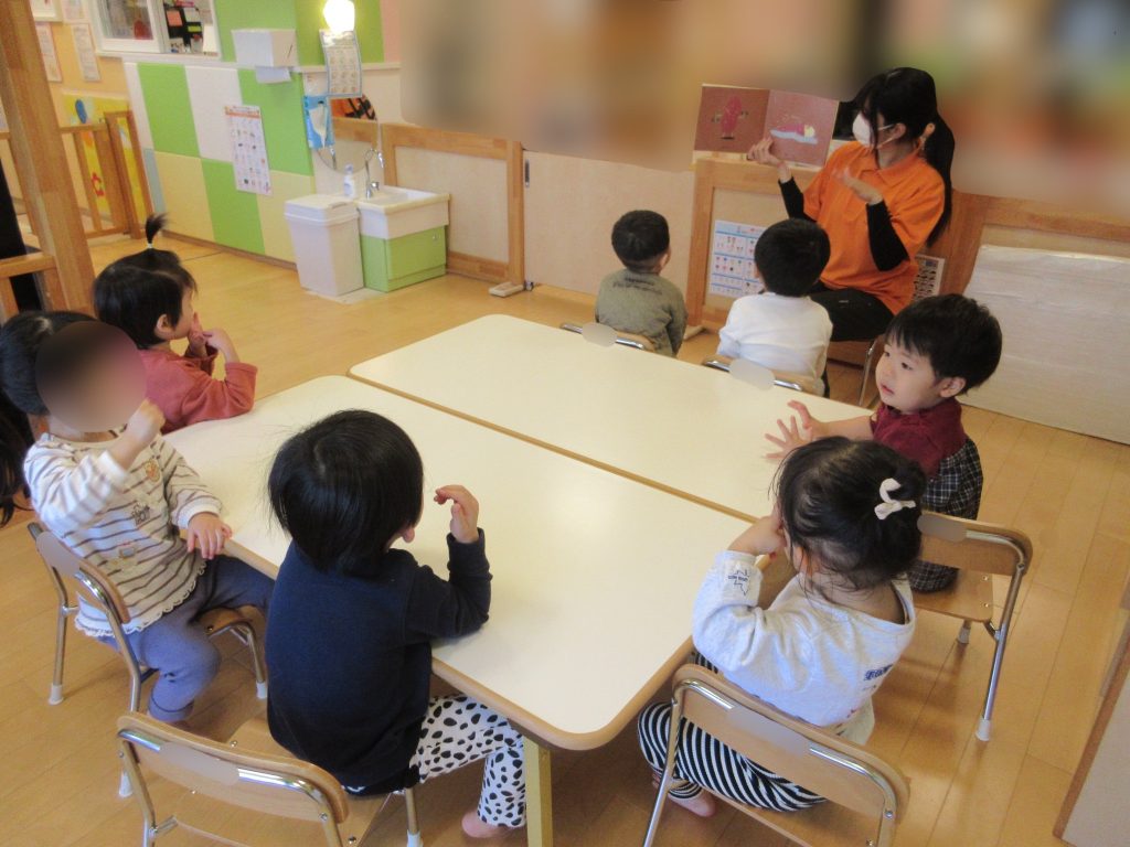 11・21  絵本読み合い