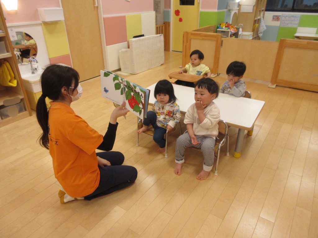 5・1  絵本読み合い
