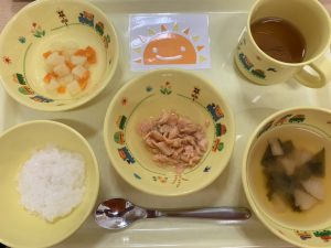 10月1日(木)の給食・おやつ