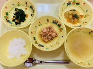 12月10日(木)の給食・おやつ