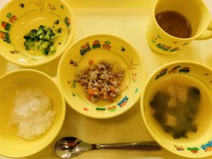 12月25日(金)の給食・おやつ