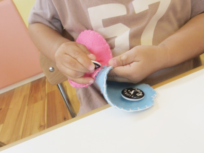 布やビニールやボタン等の玩具 