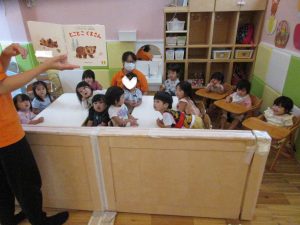 絵本「とことこ　くまさん」