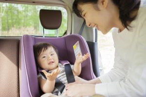 赤ちゃんと車で遠出するときの注意点