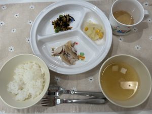 ８月９日(水)の給食・おやつ