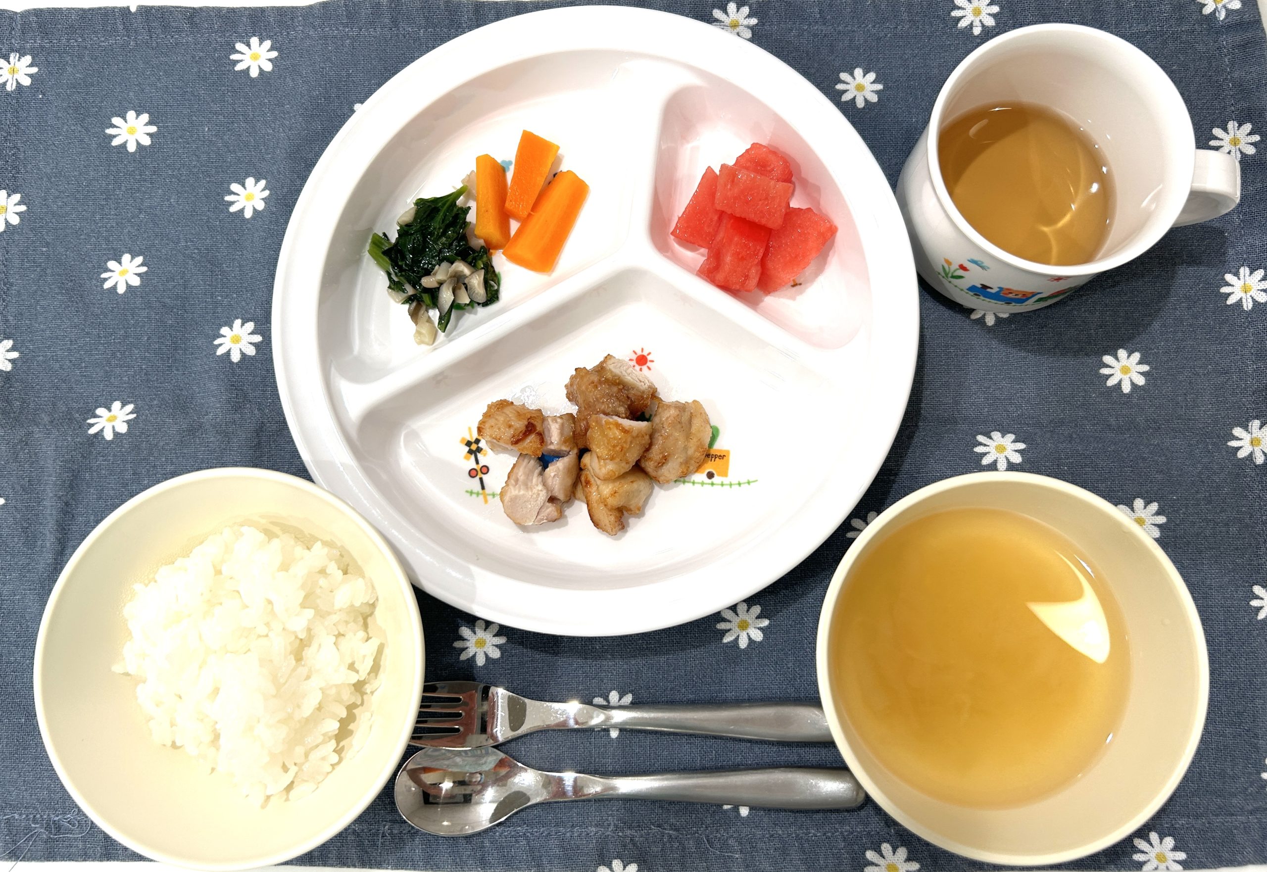 8月25日(金)の給食・おやつ