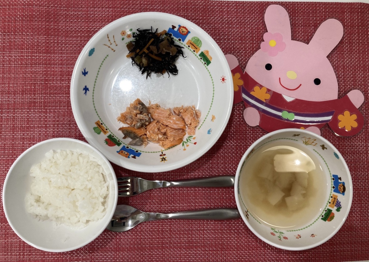 【4月27日㈯の給食・おやつ】