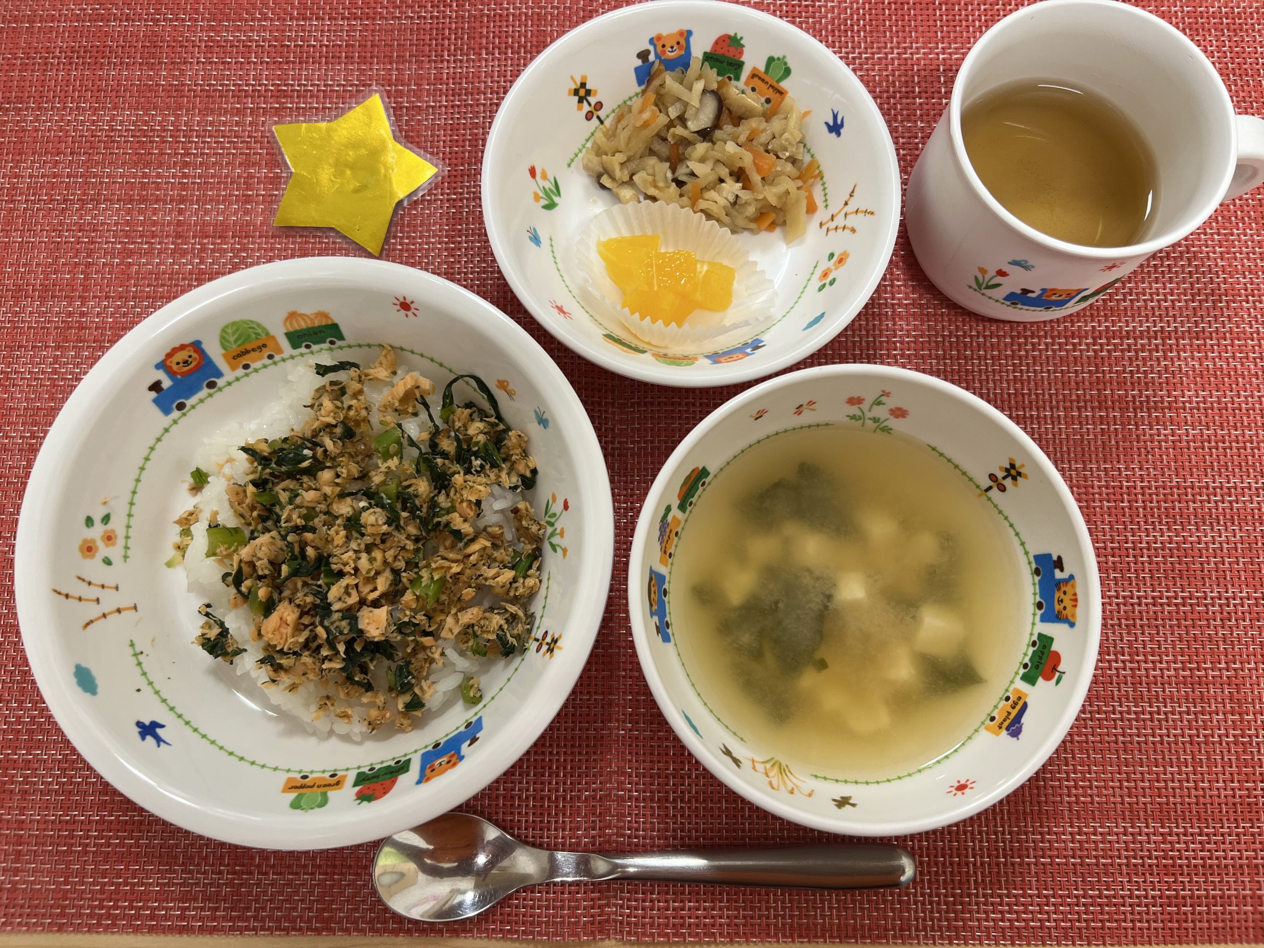 【3月27日㈭の給食・おやつ】