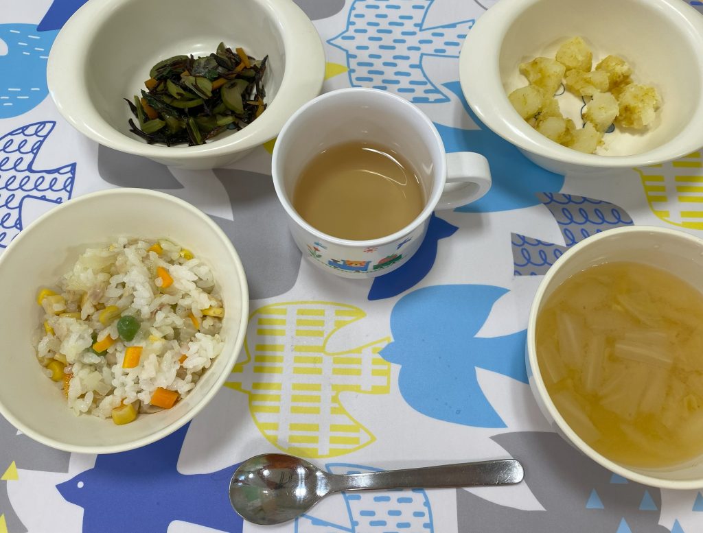 9月25日(月)の給食・おやつ