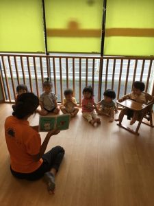 【小規模保育園:小田原園】絵本プラグラム「ノンタンのたんじょうび」