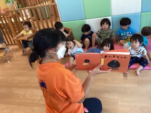 【小規模保育園:サンライズキッズ保育園】絵本プロジェクト「おにぎりくん」