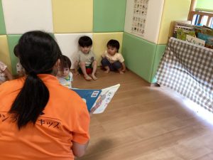 【小規模保育園:サンライズキッズ保育園】絵本プロジェクト「だいすきぎゅっぎゅっ」
