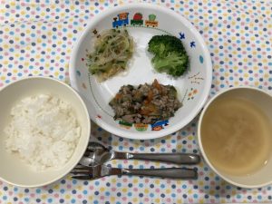 3月28日(火)の給食・おやつ