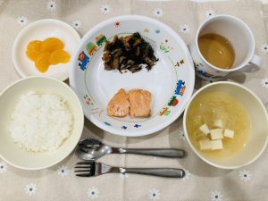 4月11日(火)の給食・おやつ