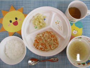 【４月８日(月)の給食・おやつ】