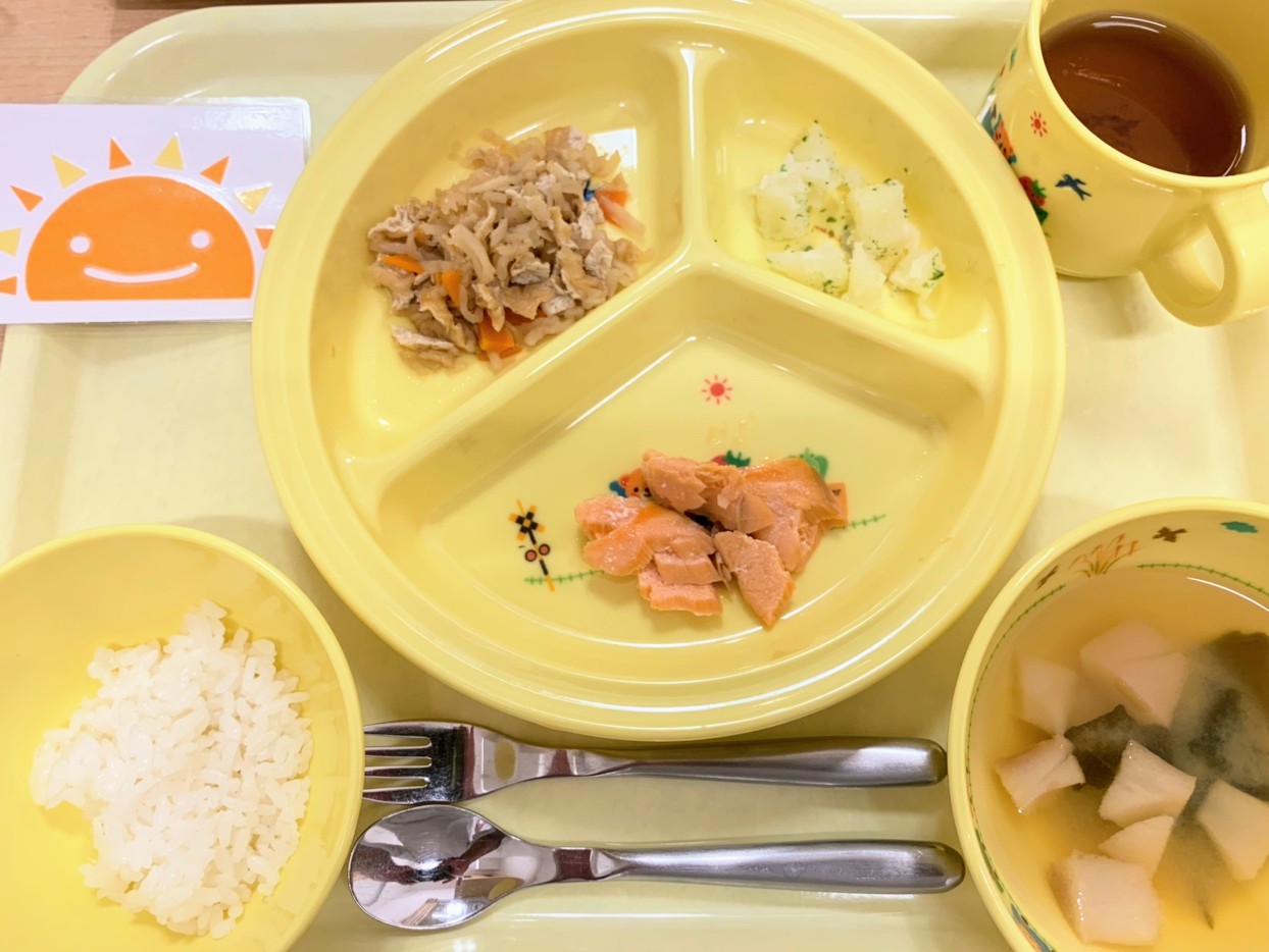 1月30日(月)の給食・おやつ