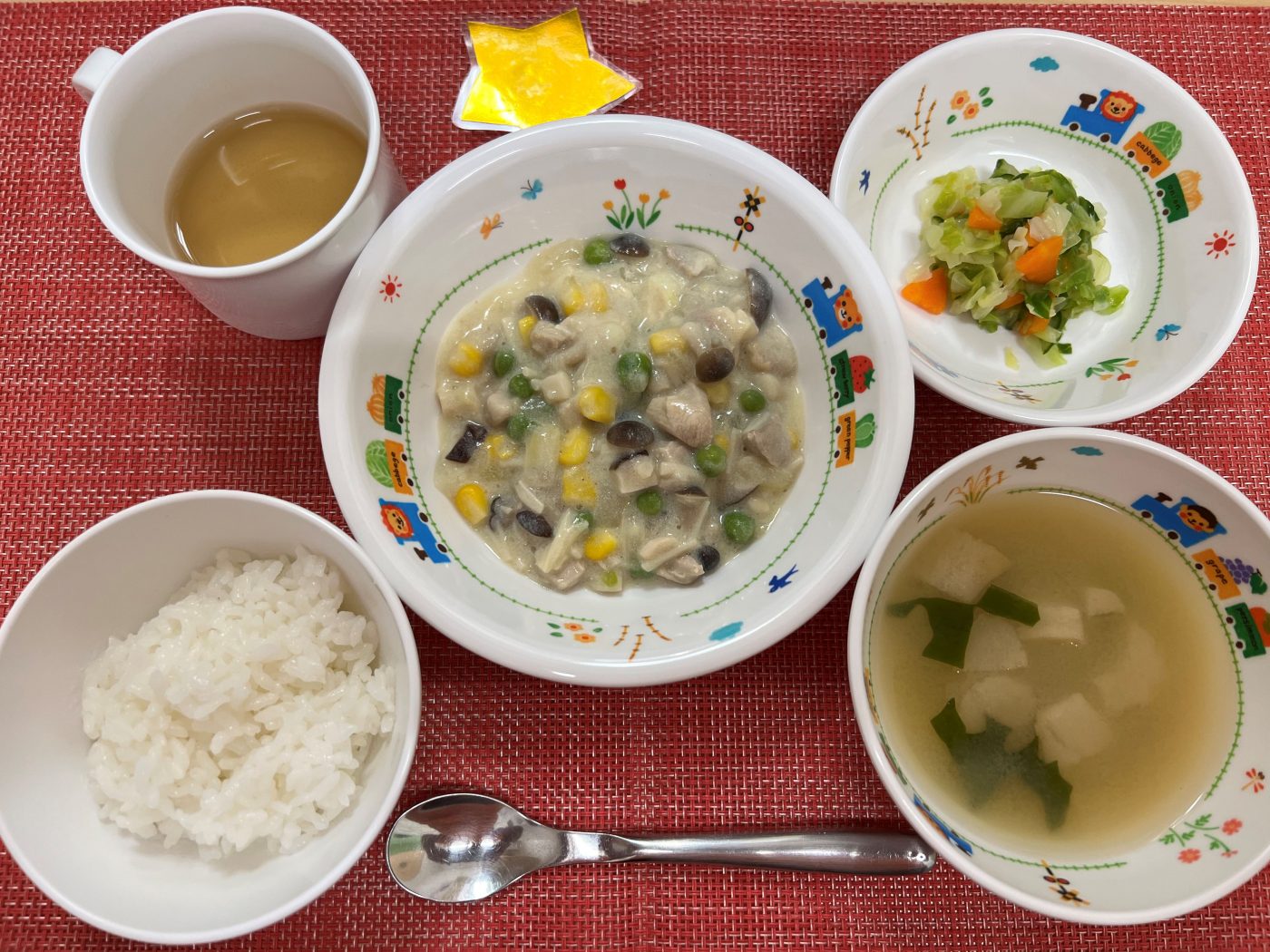 【11月27日㈬の給食・おやつ】