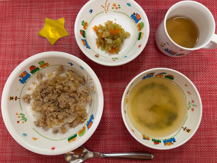 【8月6日㈭の給食・おやつ】