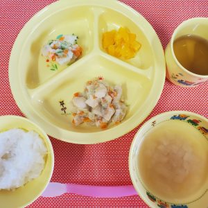 11月18日(金)の給食・おやつ
