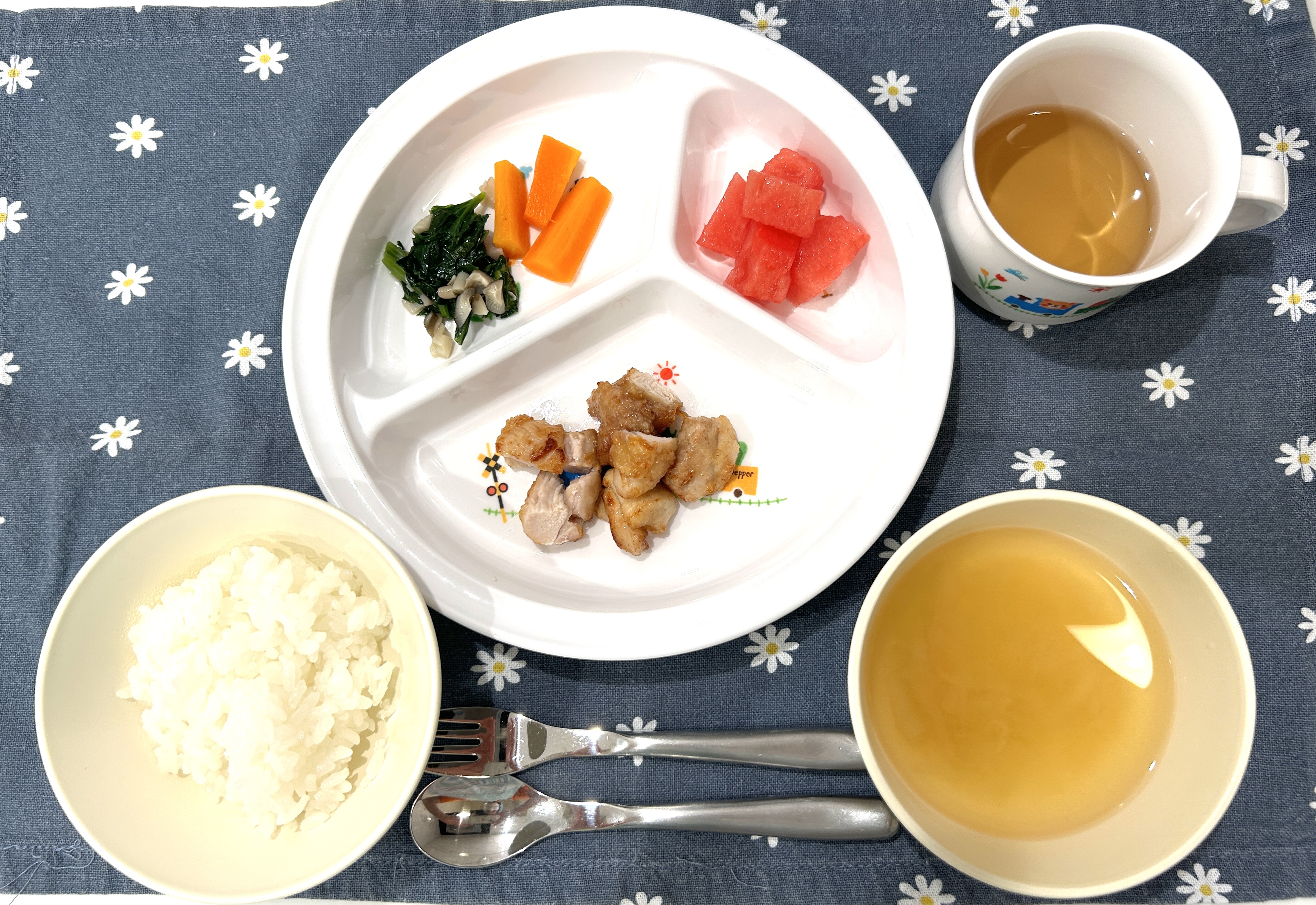 8月25日(金)の給食・おやつ