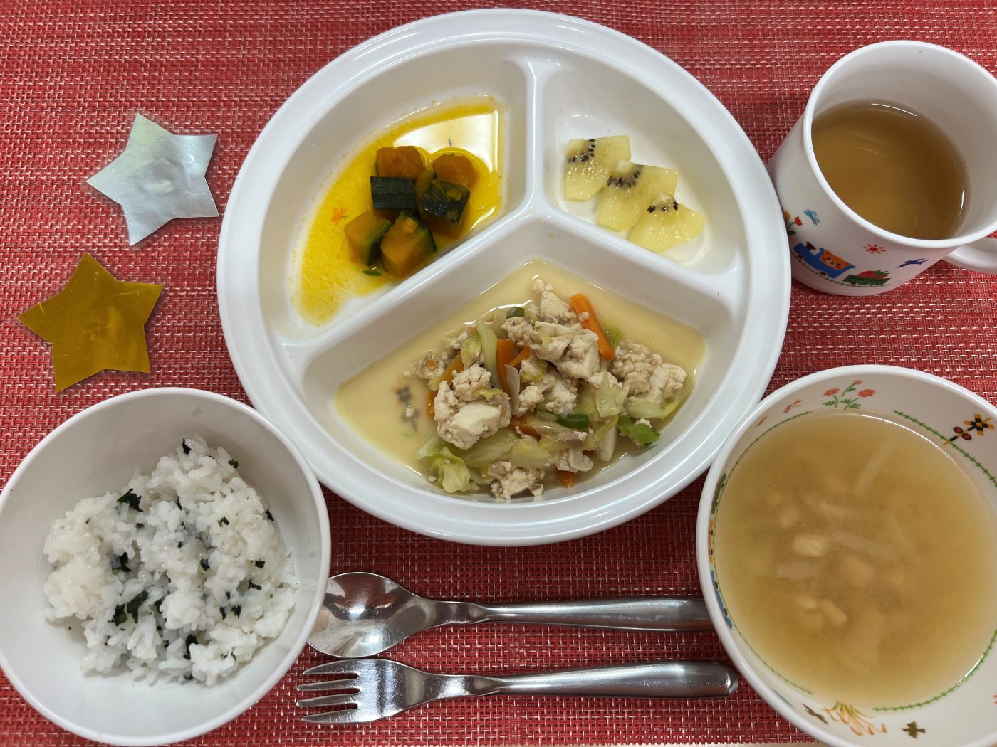 【11月19日㈫の給食・おやつ】
