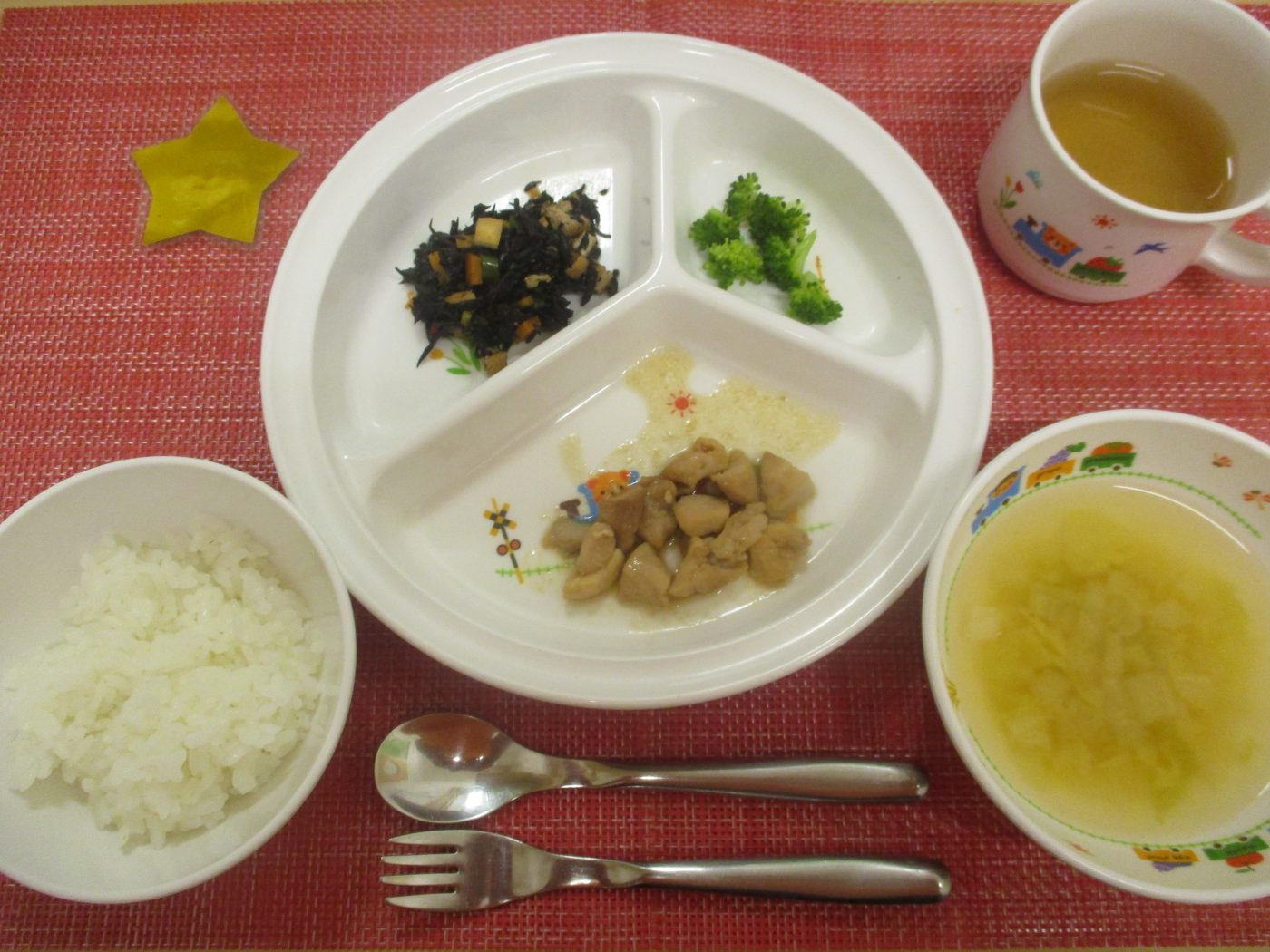 【12月5日㈭の給食・おやつ】