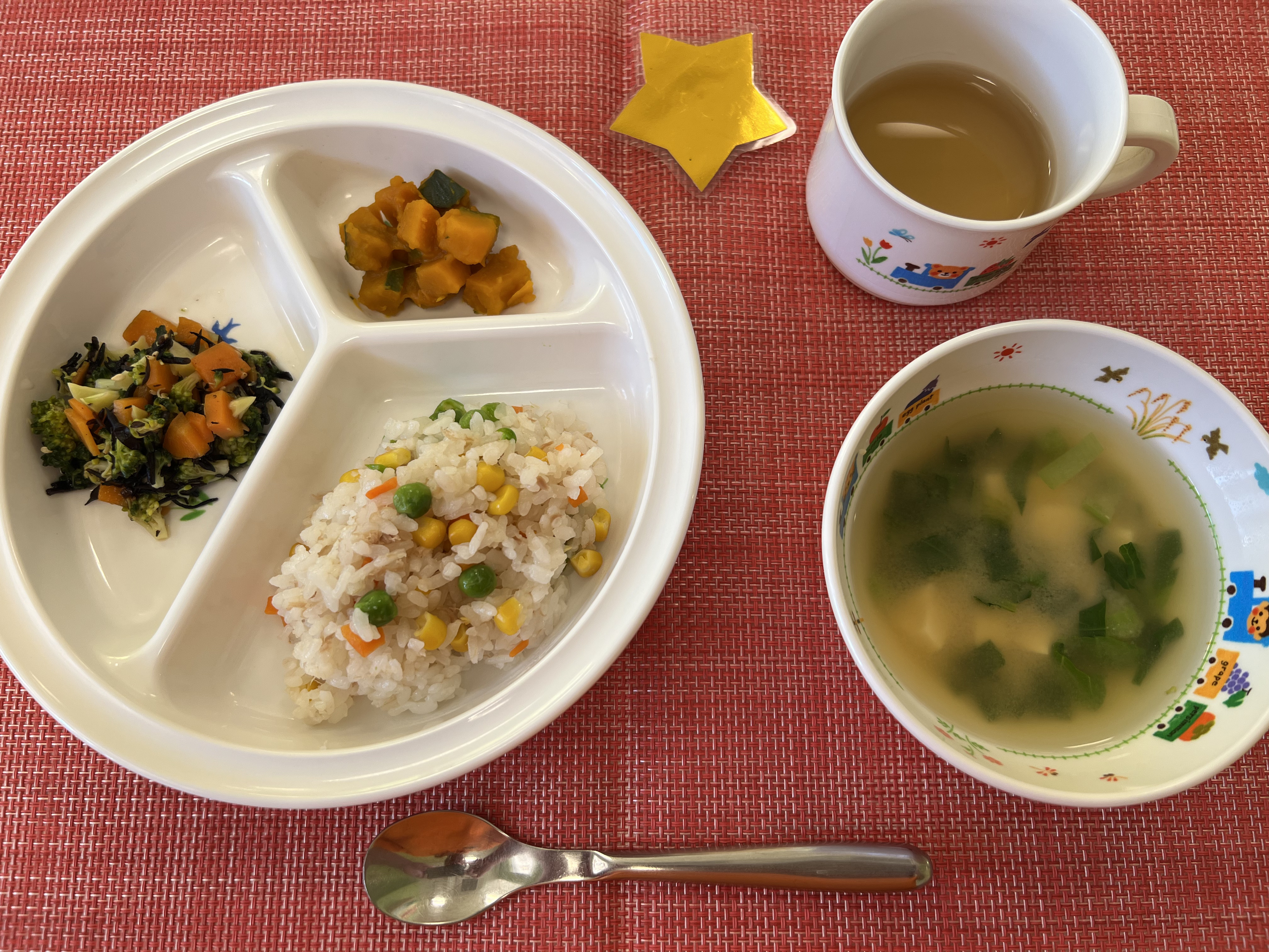 【12月9日㈪の給食・おやつ】