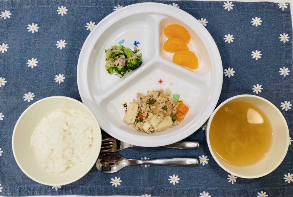 11月6日（月）の給食・おやつ