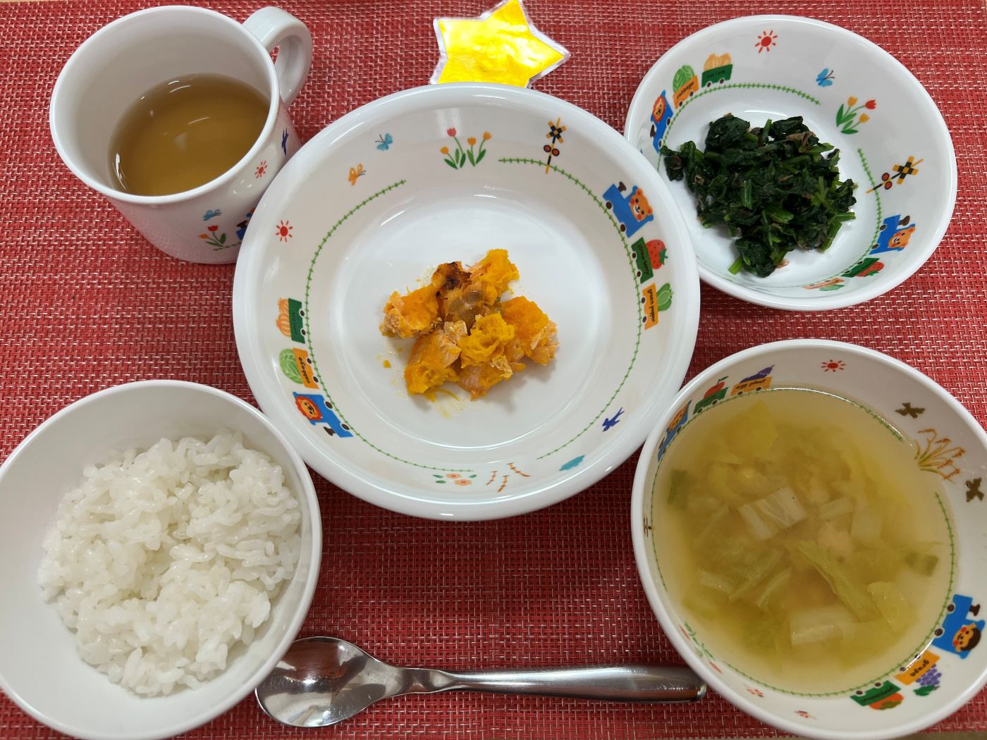 【11月19日㈬の給食・おやつ】