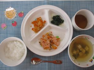 【9月4日㈬の給食・おやつ】