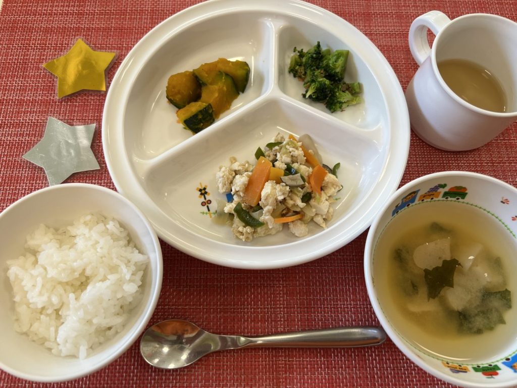 【10月21日㈪の給食・おやつ】