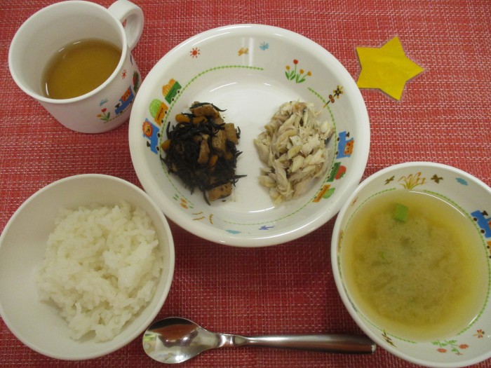 【8月13日㈬の給食・おやつ】