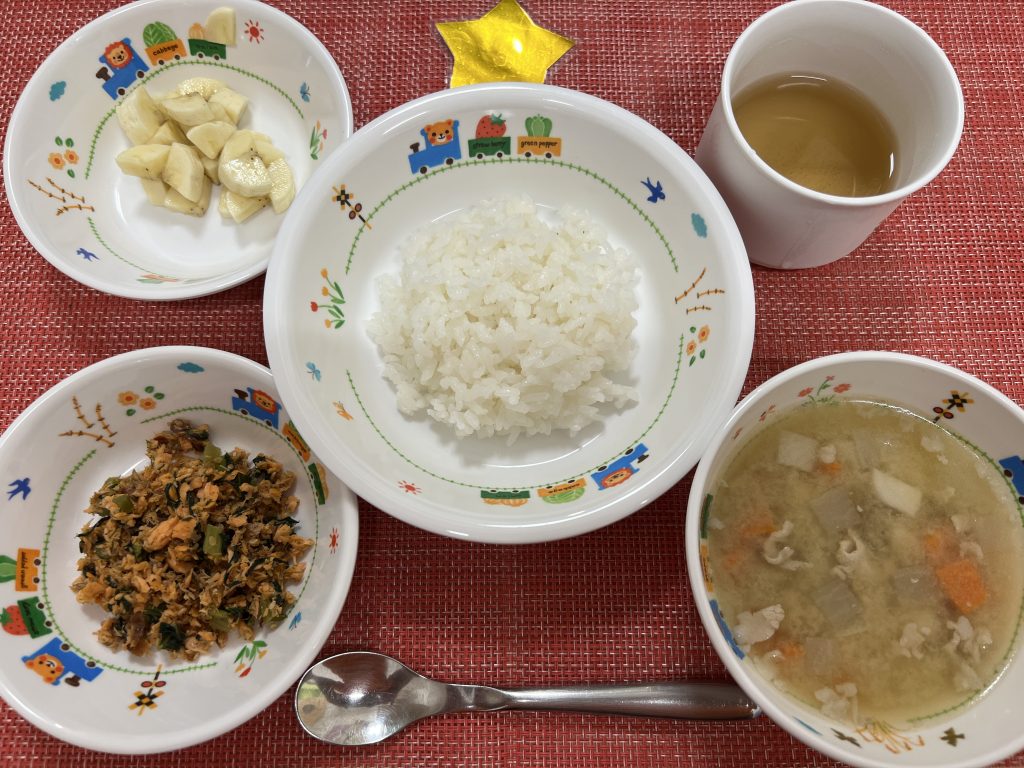 【10月2日㈭の給食・おやつ】