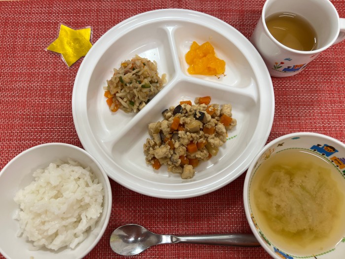 【10月27日㈪の給食・おやつ】